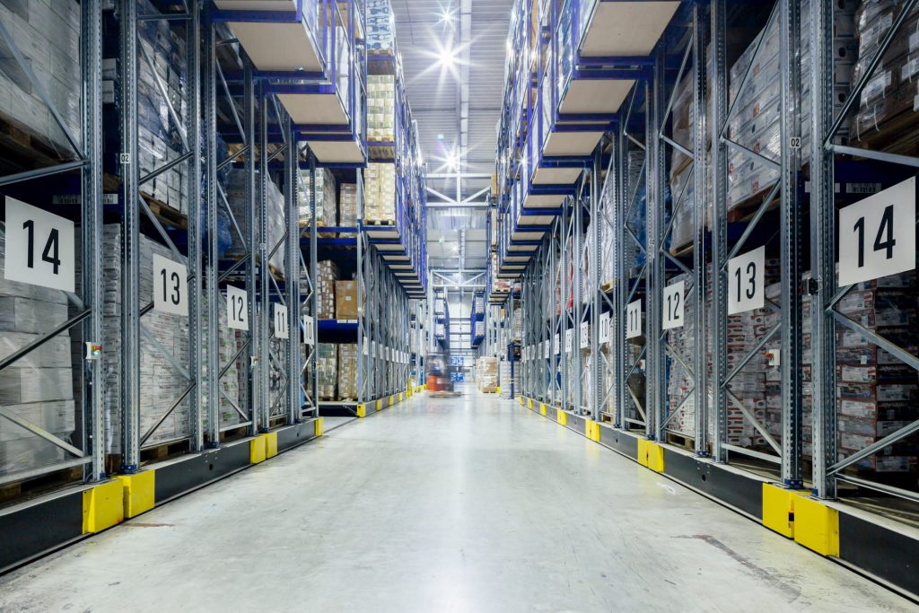 Công dụng của kho lạnh là gì? Lợi ích và ứng dụng của kho lạnh trong thực tiễn 3 Kho lạnh có không gian lưu trữ rộng lớn