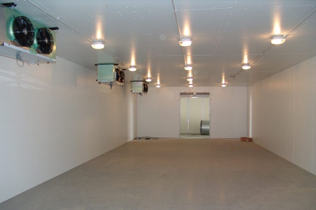 Phòng lạnh công nghiệp khác gì với kho thường? Phân loại và nguyên lý hoạt động 1 361