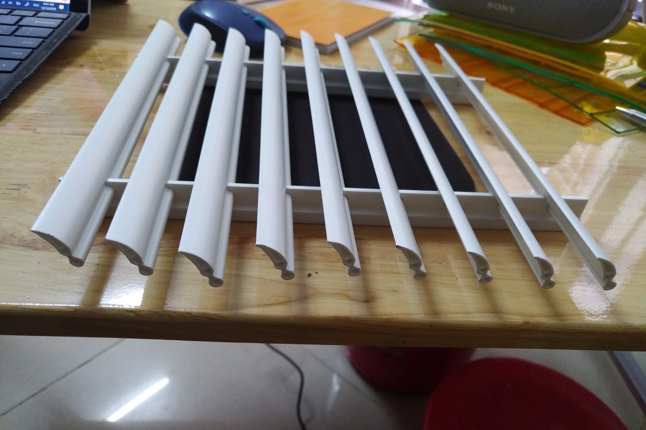 cua gio louver nhua vuong 3